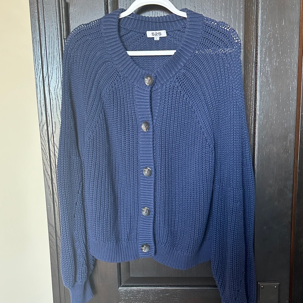 525 Women's Navy Knit cardigan. Size large